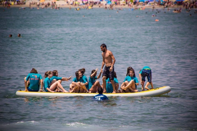 Großes SUP mit neuen Freunden machen 