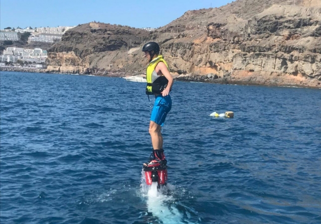 Manteniendo el equilibrio flyboard