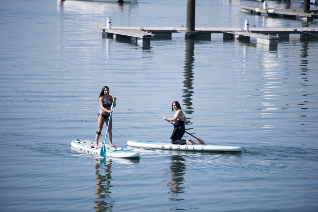 Amigas en ruta con las tablas de SUP