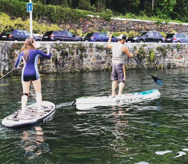 Ruta con amigos de paddle board