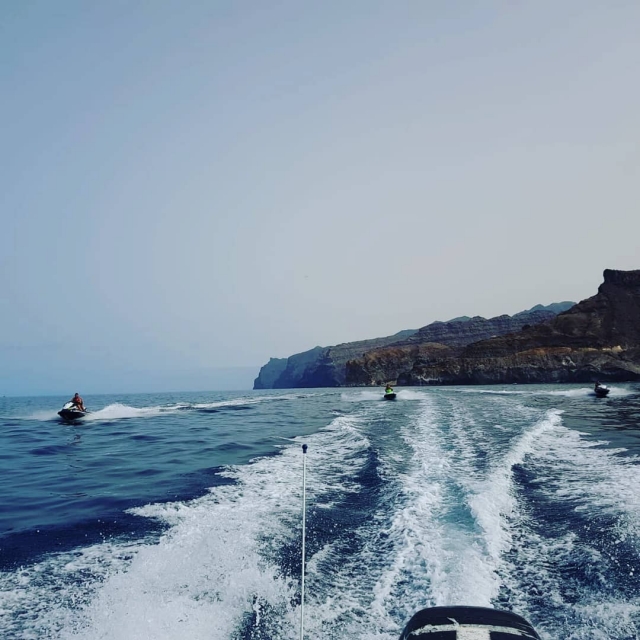 Acque calme in moto d'acqua 