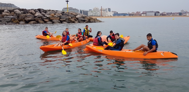  Escursione in kayak doppio con gli amici a Gijón 