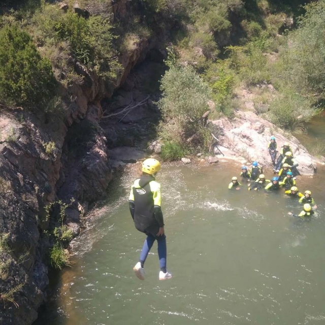 Salto a la piscina