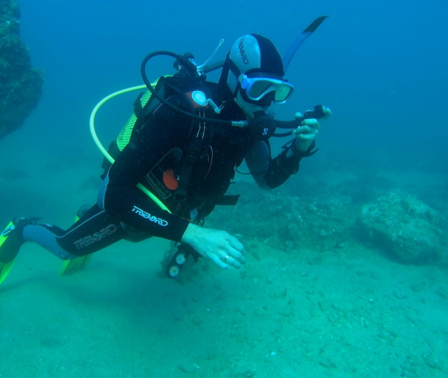  Diving at a depth of 