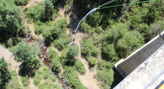  Bungee jumping em Buitrago 