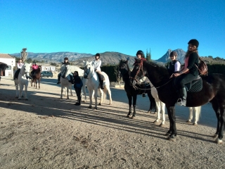 Cabalgamarra por la Peña Migjorn, 2h