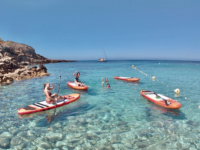 SUP en Ibiza con amigos