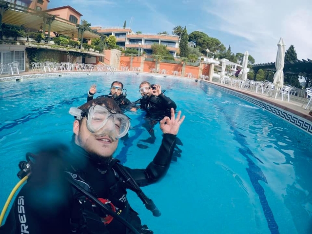 Práctica scuba diver en piscina Barcelona
