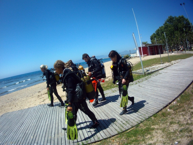  Freitauchübungen am Strand von Cambrils 