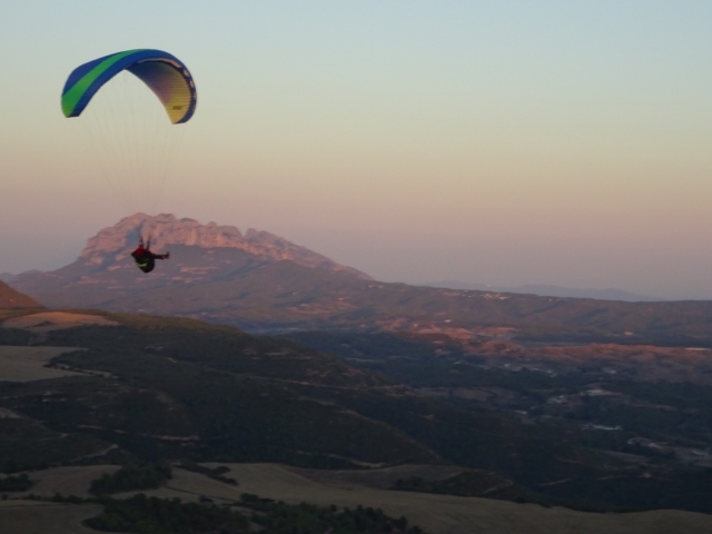  Afternoon paragliding through Catalan lands 