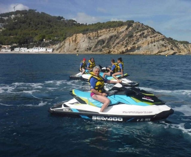 Nunca es tardes para montar en jet ski Alicante