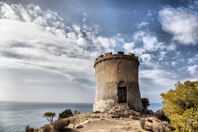 Villajoyosa y la Torre del Doctor Esquerdo