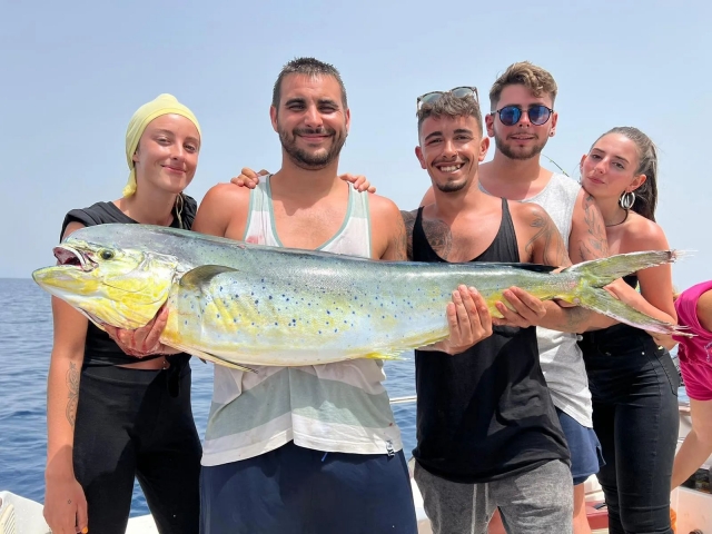  Felici di catturare un pesce a Huelva 
