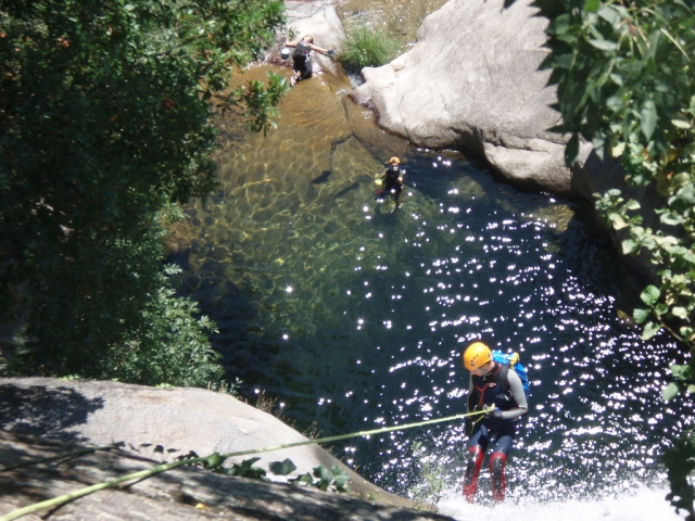  Rappelling in Jerte Valley 