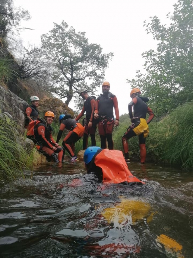 Equipacion completa, casco y neopreno