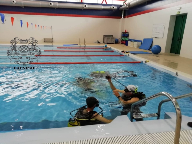 Bautismo de buceo en piscina