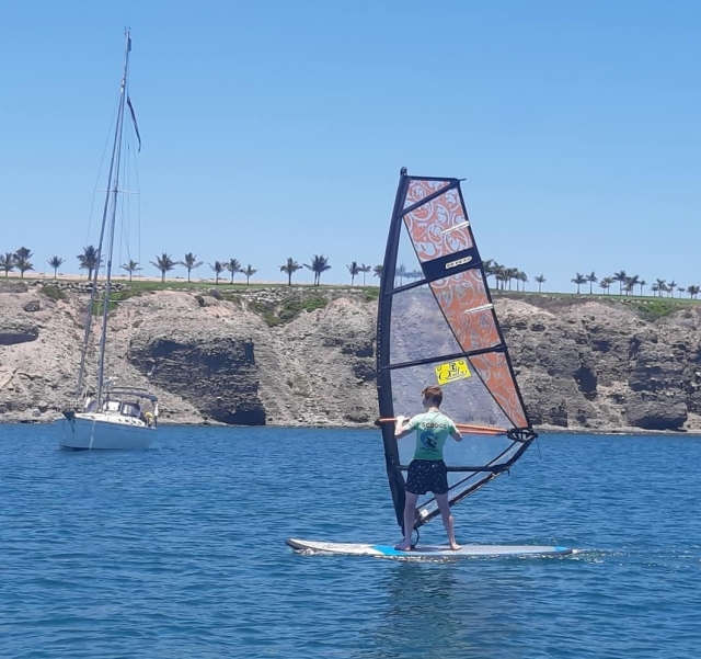 La tranquilidad de Maspalomas con el surf a vela