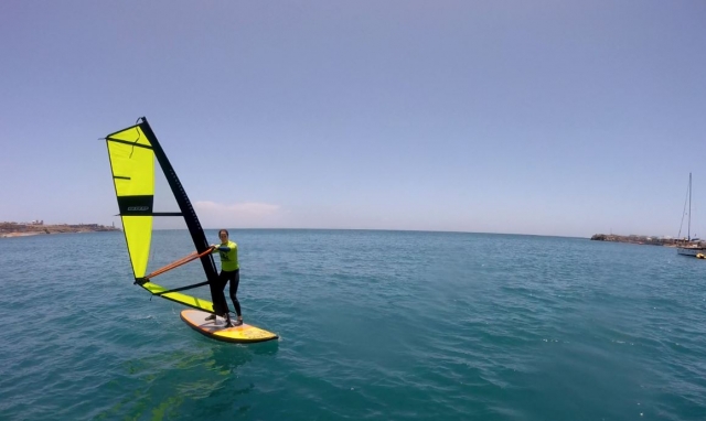 Manteniendo el equilibrio en la tabla Playa del Inglés