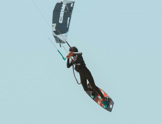  Sauts vertigineux avec le kite board à Tarifa 