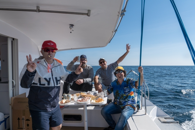 Disfrutando de paseo en barco 