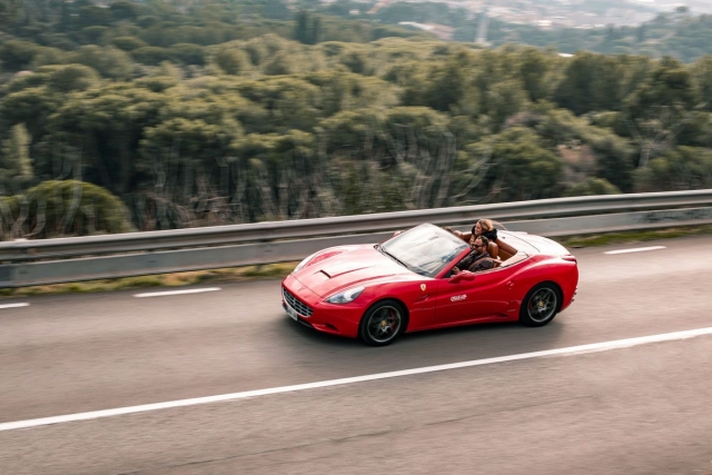  Guida la Ferrari California attraverso il Tibidado 