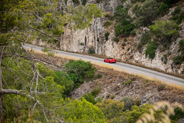  Angoli di Barcellona alla guida di una Ferrari 