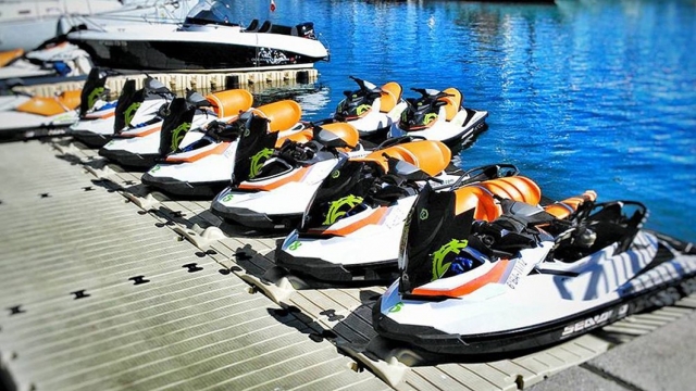  Una moto d'acqua per esplorare la città di Barcellona 