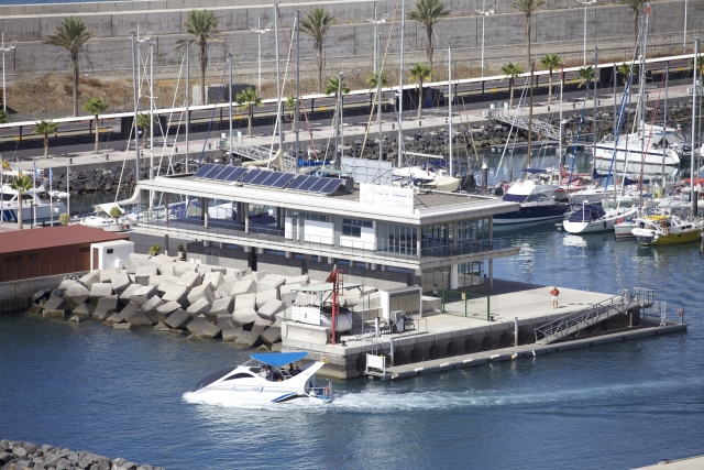 Nuestro barco en el puerto