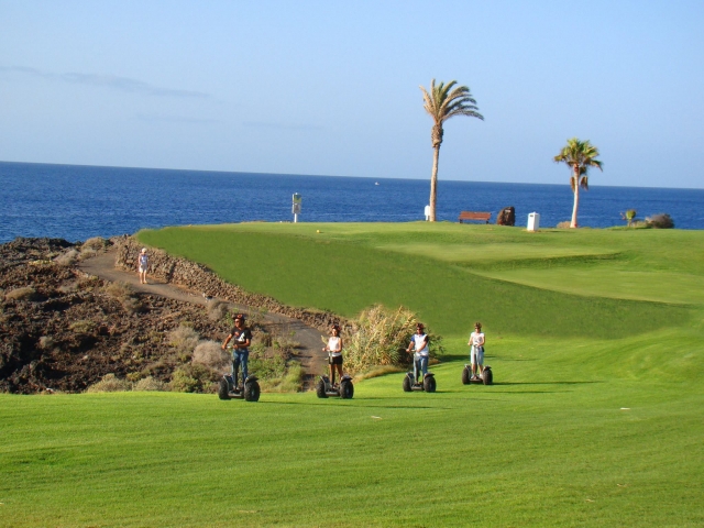 Descubre la costa de Adeje en segway