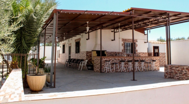 Edificio dentro de la finca