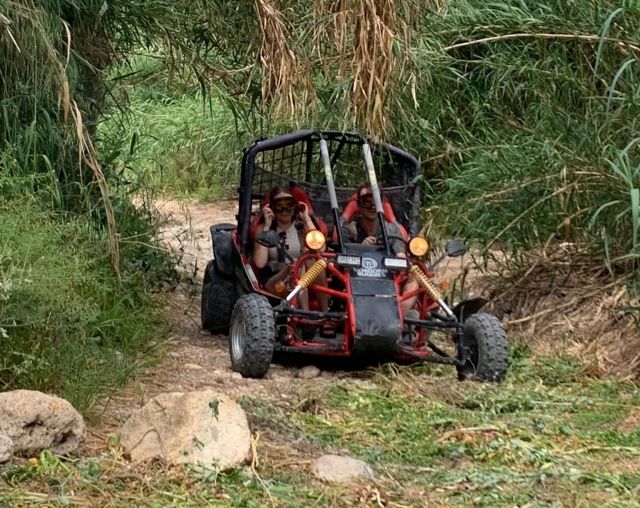 Trotando con el buggy por los caminos