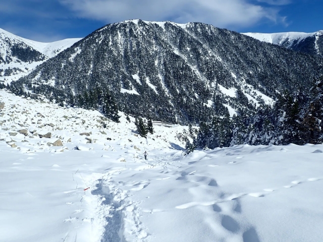  Lors d'un itinéraire en raquettes à Gérone 
