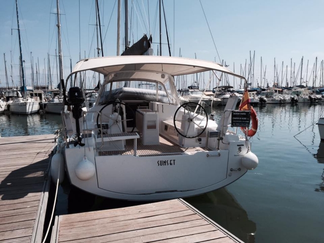  Boat in the port 