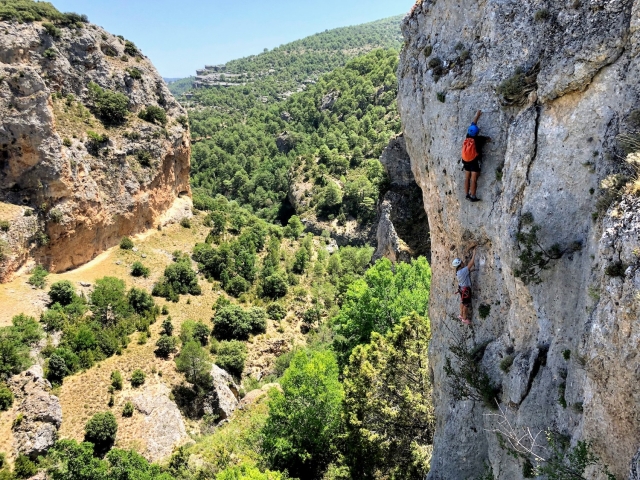  Ferrata para iniciantes em Villabal de la Sierra as montanhas 