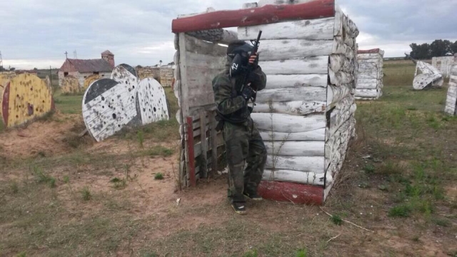 Atrincherado en uno de los obstáculos 