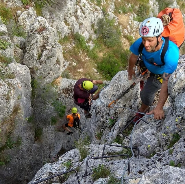  Aiutati con gli elementi artificiali che troverai durante la via ferrata 
