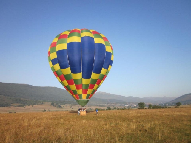 Taking off in the balloon 