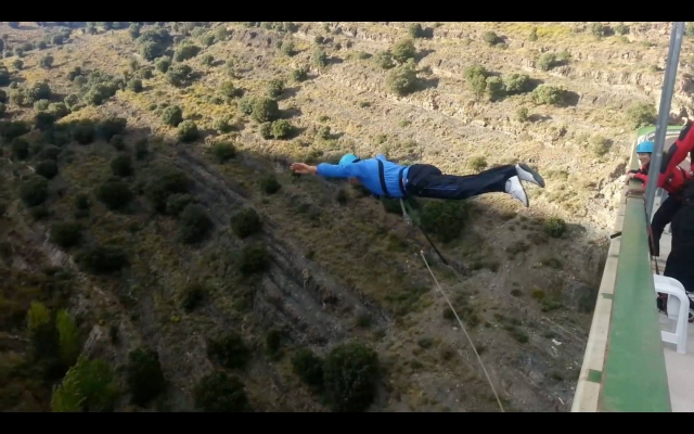  Saut à l'élastique depuis le pont d'Enciso 