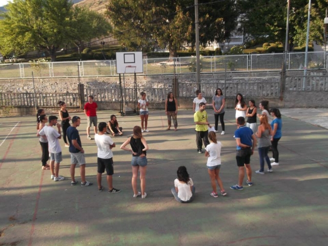 Putting into practice outdoor games 