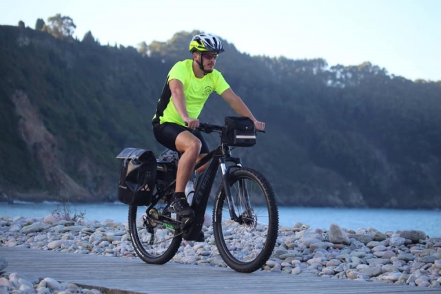 Travesía en ebike playa de Aguilar