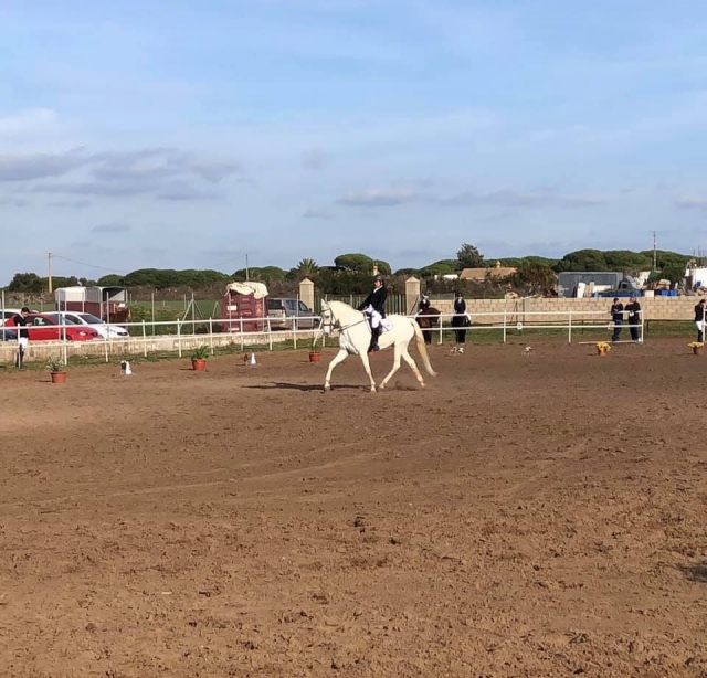 Aprendiendo a montar a caballo en Chiclana