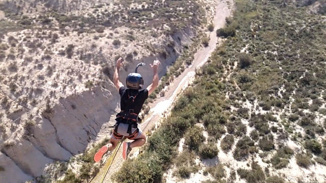 Salto de puenting en yeste