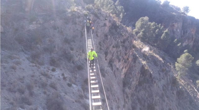  Ponte del tronco durante la via Redován 