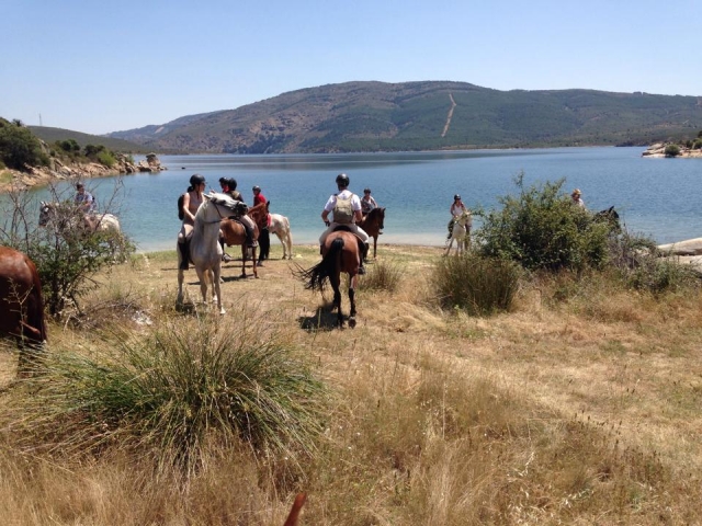 Embalse de Lozoya a caballo