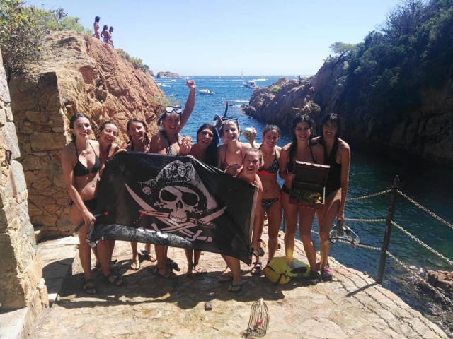 Tesoro y bandera pirata encontradas
