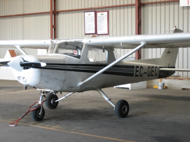  Ultraleve no hangar 