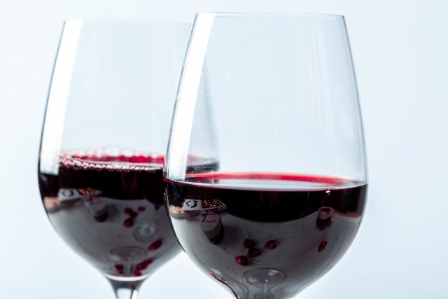 Cata de vino tinto en Arcos de la Frontera