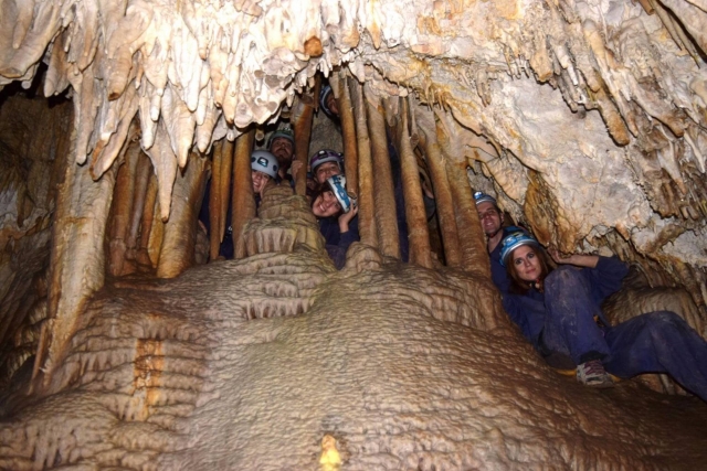 Entstehung von Stalaktiten in der Cueva de la Araña 