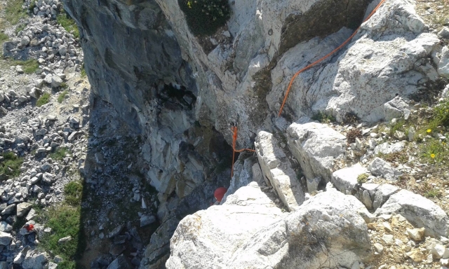  Descente dans la grotte du Torcal de Antequera 