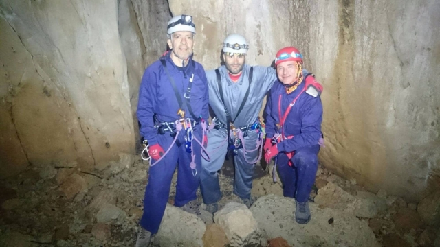  Enquête sur les entrailles de la grotte dans les montagnes de Málaga 